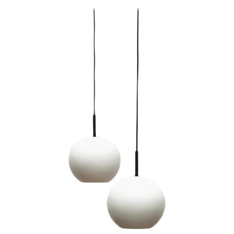 Ensemble de 2 lampes suspendues allemandes de l'ère spatiale, Staff, 1970