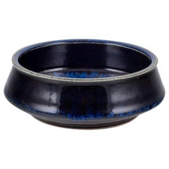 Carl-Harry Stålhane per Rörstrand. Ciotola in ceramica con smalto blu.