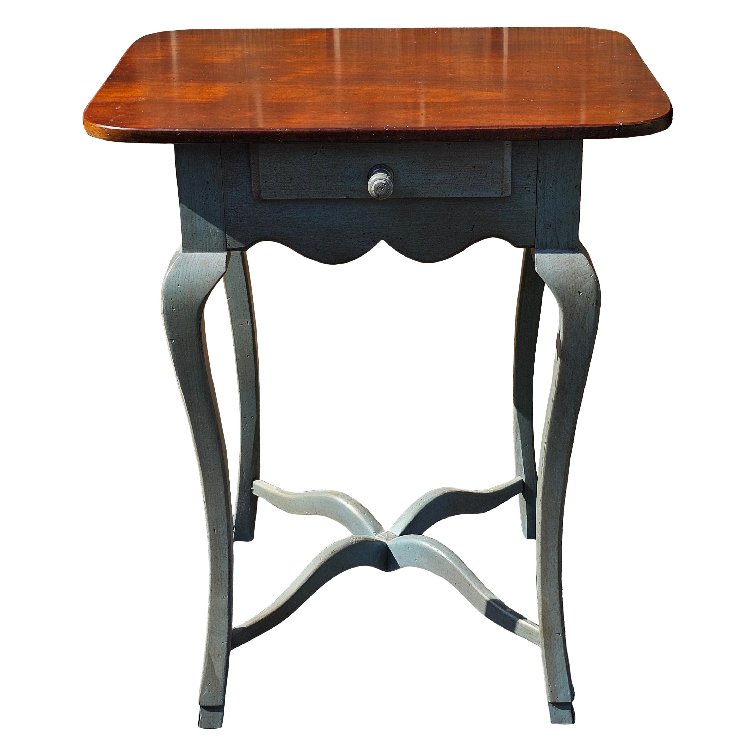 Hickory Chair Nussbaum und Damast Blau lackiert Einzel Schublade Beistelltisch