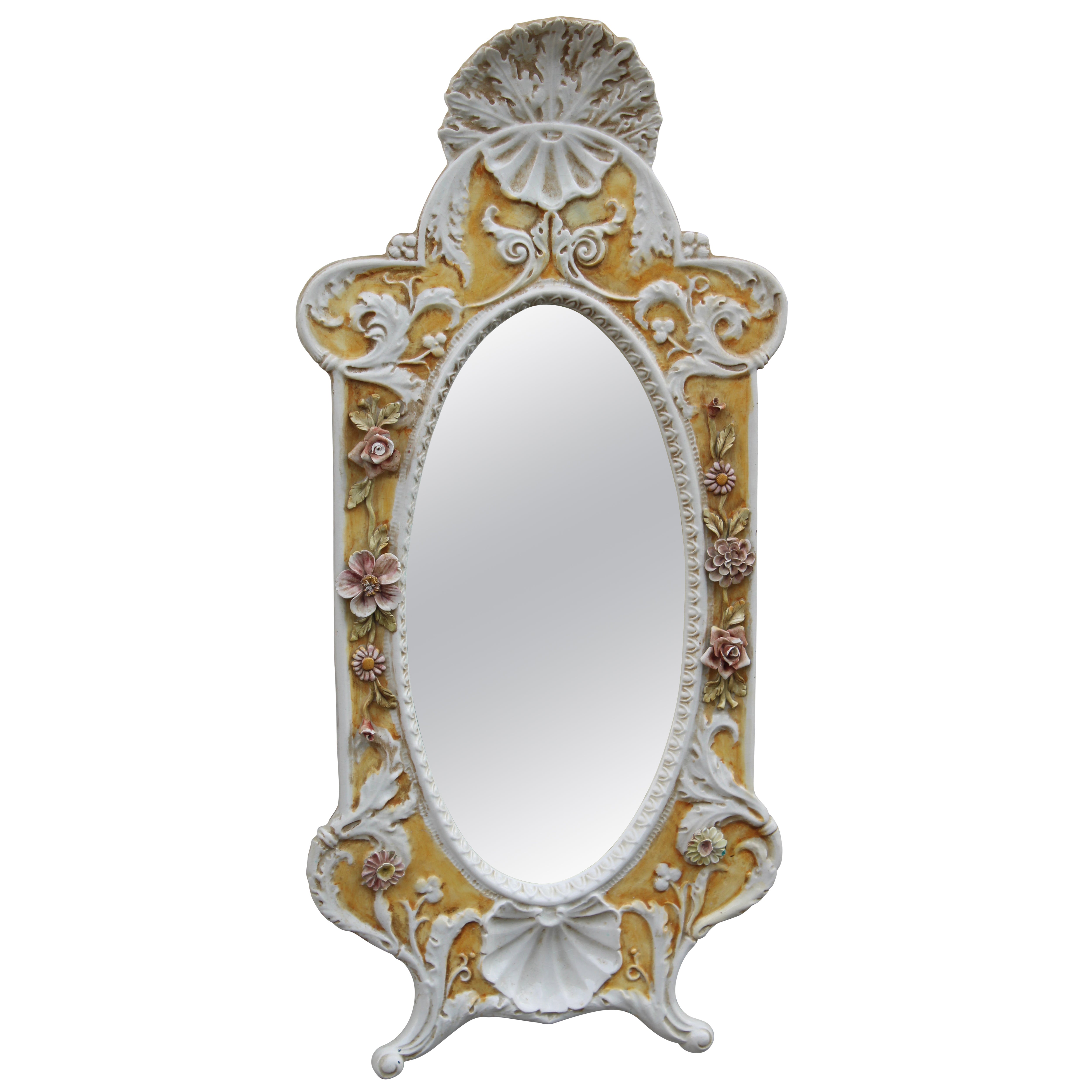 Specchio Italiano in stile Rococo in ceramica del 1950 bianco e Giallo