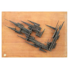 Brutalistische Wandskulptur  Schmiedeeisen 1971 Italien Holzplatte