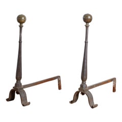 Paar schmiedeeiserne italienische Feuerböcke aus Stahl und Bronze aus der Barockzeit, Mitte des 17. Jahrhunderts