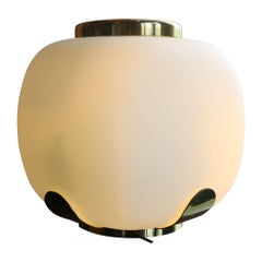 Lampada da tavolo italiana in vetro opalino e ottone di Alfredo Barbini Enrico Tronconi anni '70