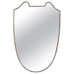 Miroir mural italien du milieu du siècle avec cadre en laiton et perles (circa 1960)