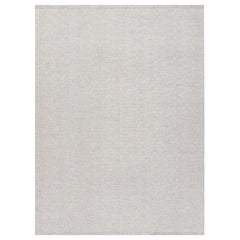 Tapis de style scandinave en blanc avec motifs floraux de Rug & Kilim
