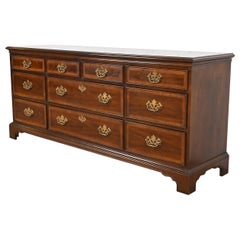 Drexel Heritage Georgian Banded Mahogany Ten-Drawer Dresser