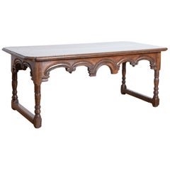 Mesa de centro italiana de nogal tallado de la época LXIV, principios del siglo XVIII