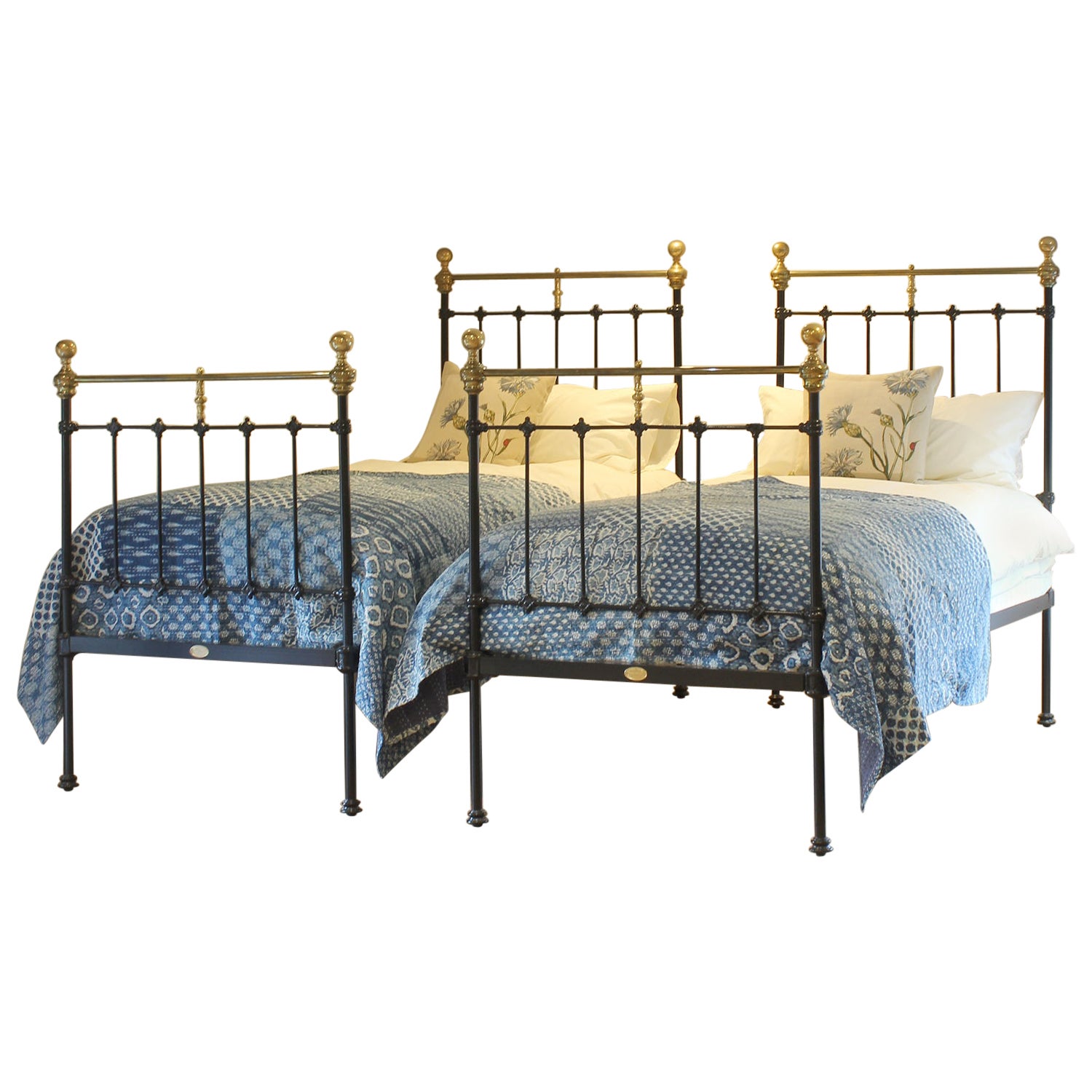Matching Pair of Antique Cast Iron Antique Beds in Black MP67 For Sale