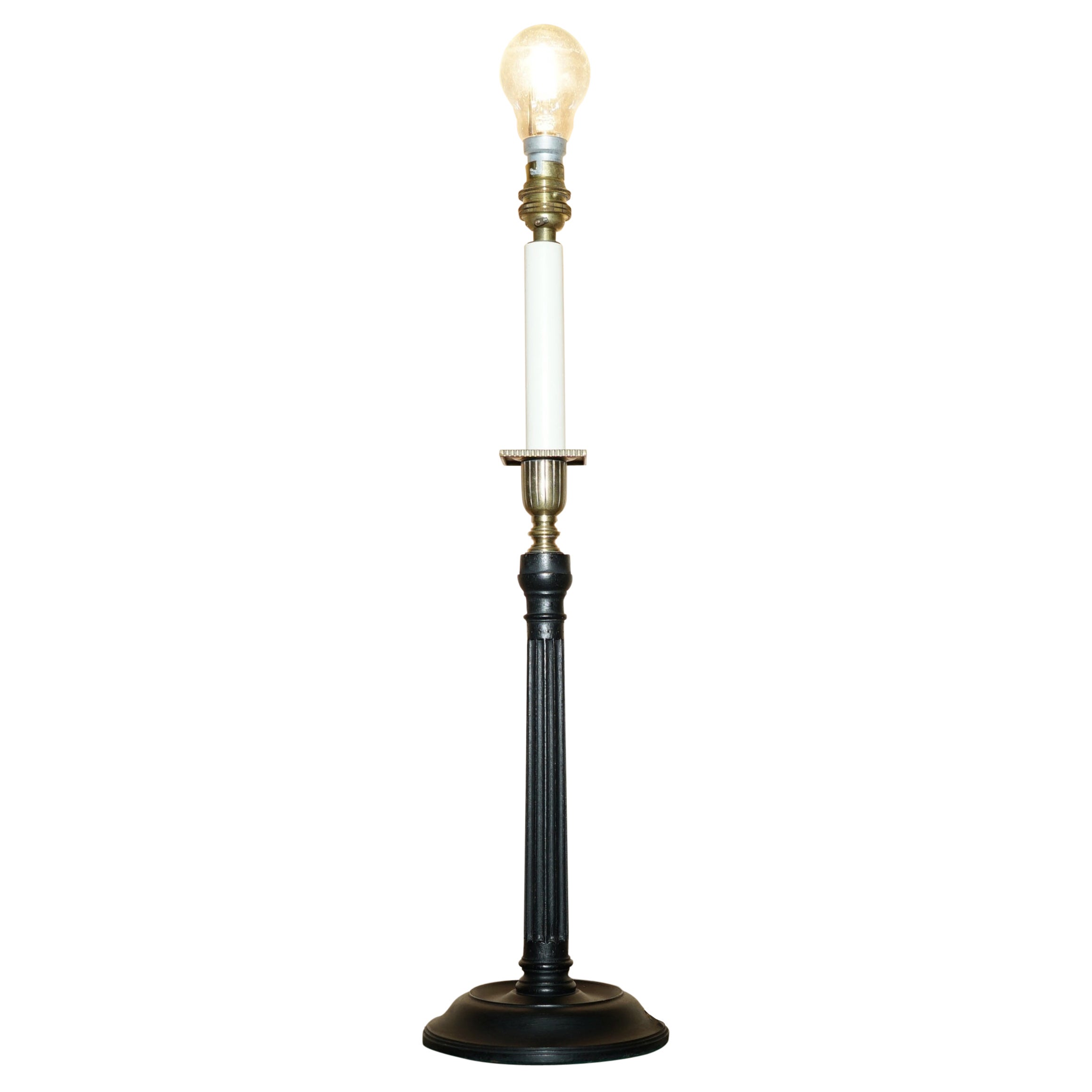 FINE VAUGHAN FLUTED COLUMN CANDELABRA TABLE LAMP WITH BRONZED FITTINGs For Sale