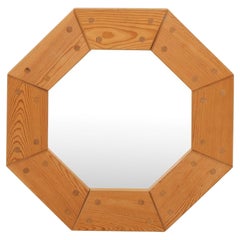 Miroir mural suédois en pin de style Wilhelmsson, vers 1970
