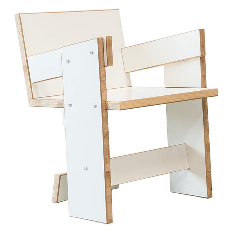 The Offset Chair - Contemporary Wood and Plywood Design von Kevin K.