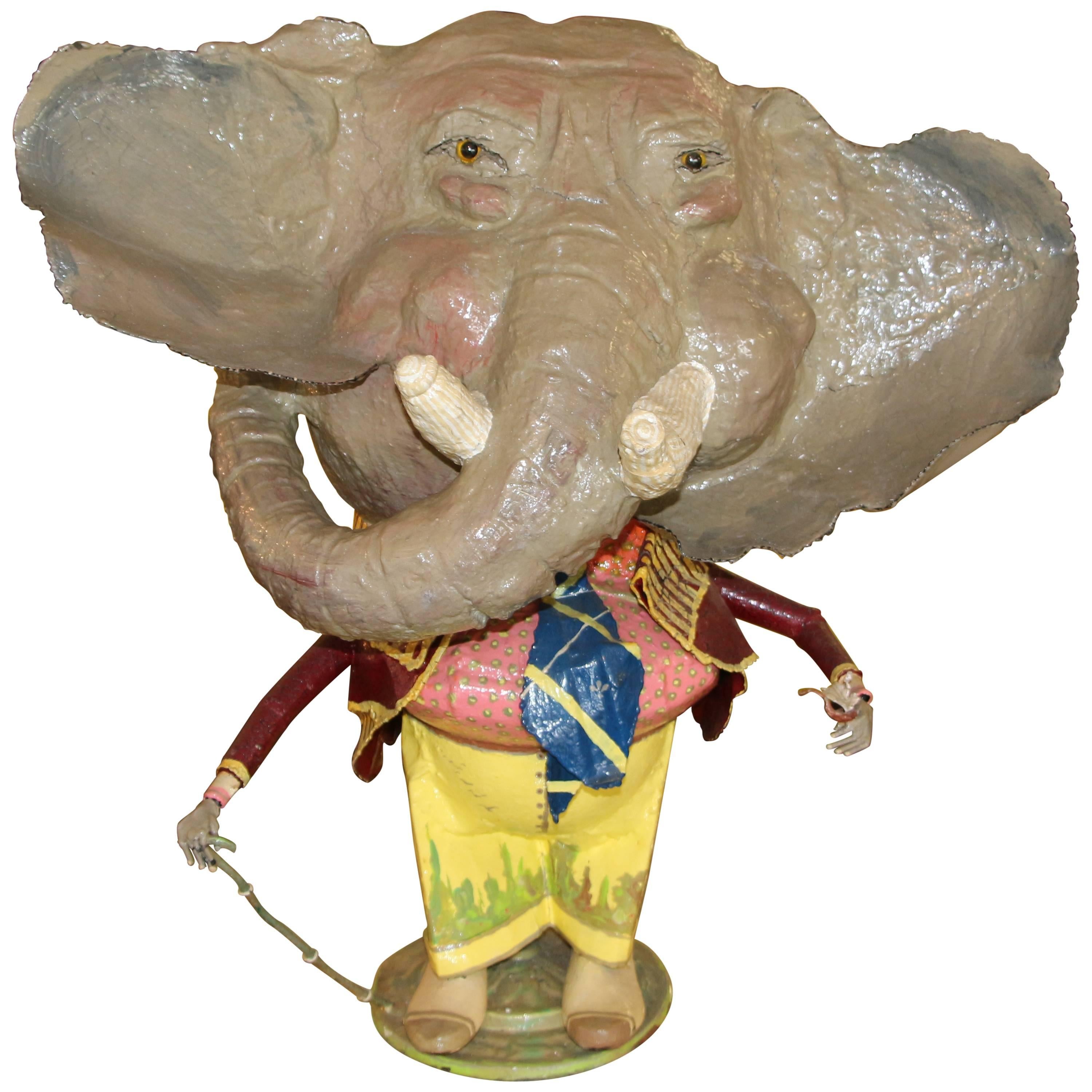 Sculpture d'éléphant avec une canne signée et datée de 1984