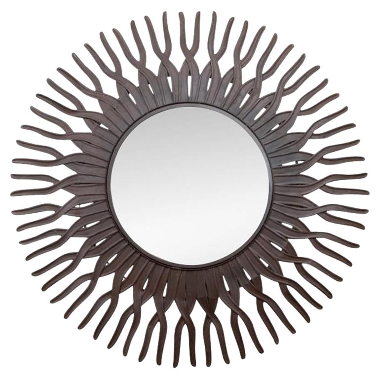 Specchio da parete decorativo in metallo patinato bronzo a raggio di sole grande