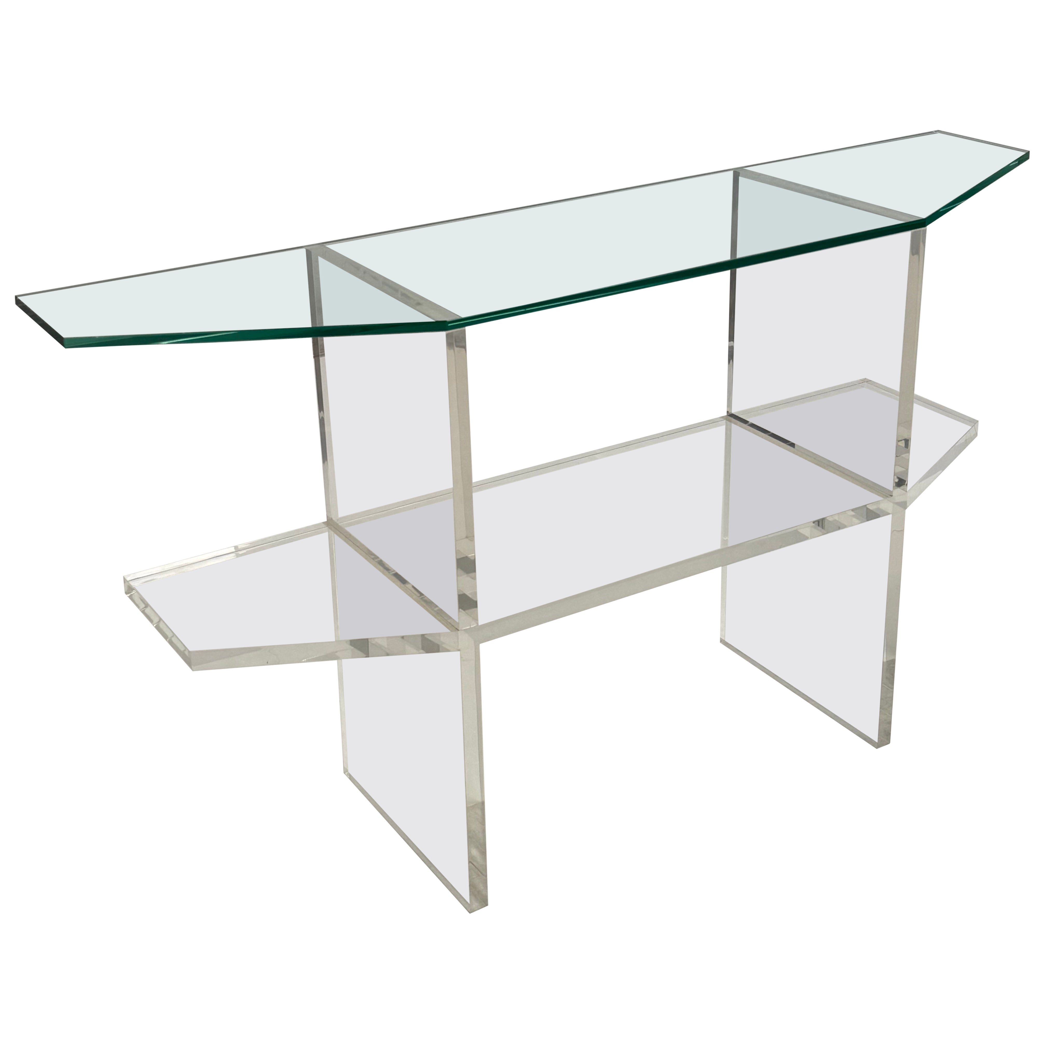 Mesa consola trapezoidal de lucita y cristal de los años 70 a la manera de Pierre Vandel