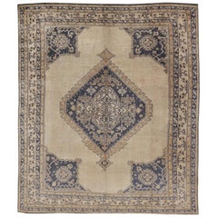 Tapis turc antique Oushak avec motif de médaillon ivoire et bleu profond 10'0 x 12'0