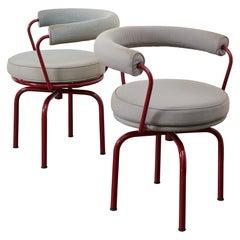 Sedie girevoli LC7 di Charlotte Perriand, Pierre Jeanneret, Perriand e Le Corbusier