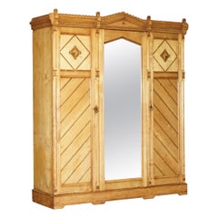 MAITRE DE CHAMBRE VICTORIENNE AESTHETIC Movement en cendres construit dans une commode de campagne