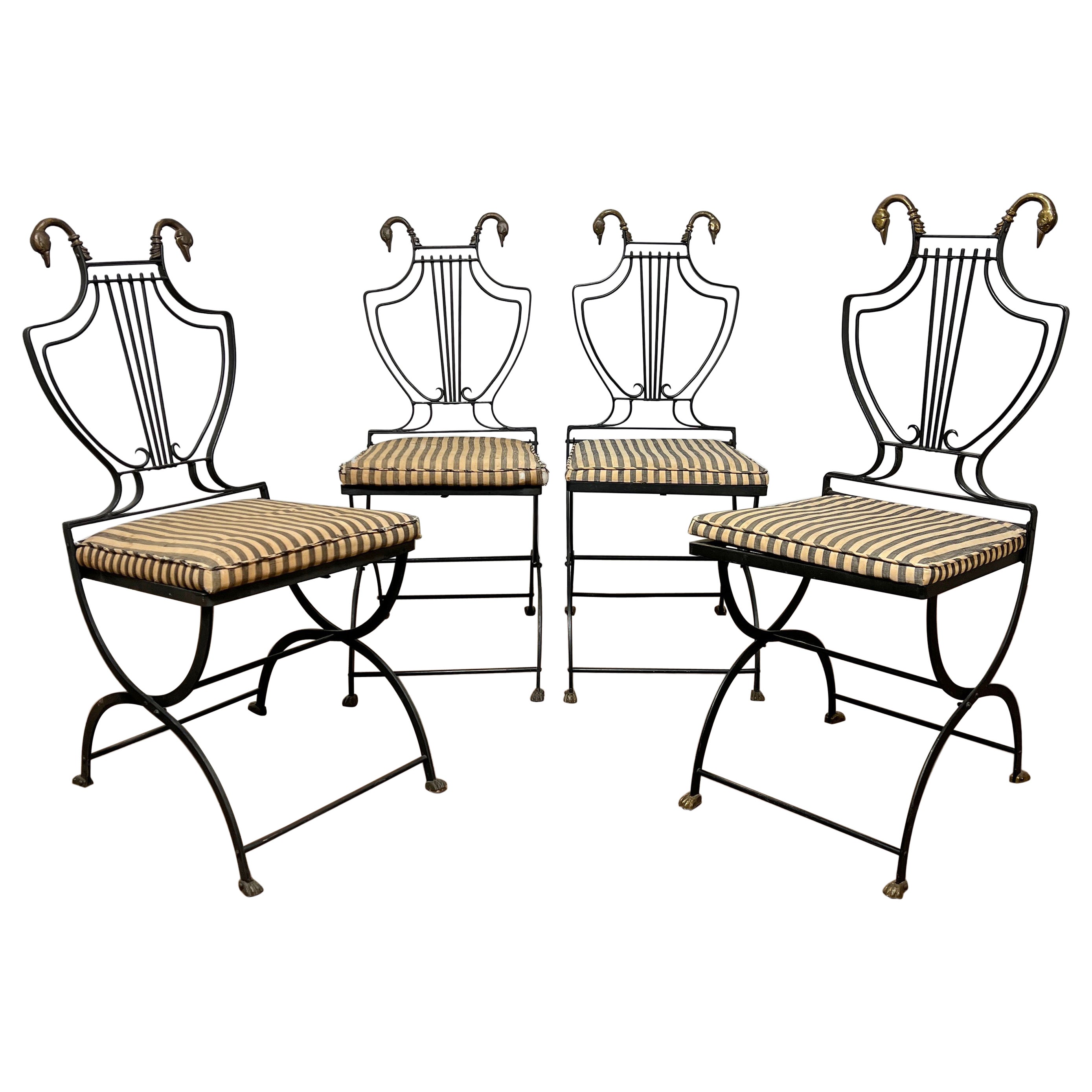 Ensemble de quatre chaises de salle à manger Samuel Copelon Swan & Lyre Back