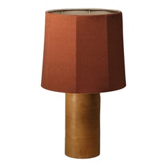Lampada da tavolo Sonora in lino medio marrone cioccolato di NASSI