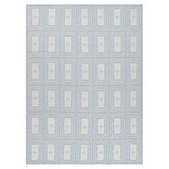 Tapis de style scandinave à motifs géométriques bleu glacier et blanc de Rug & Kilim