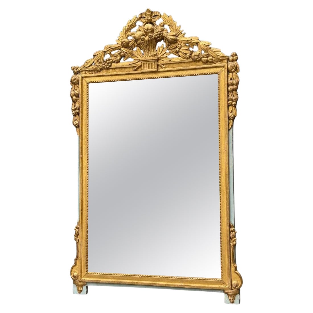 Grand miroir Louis XVI en bois sculpté et doré, France, 18ème siècle