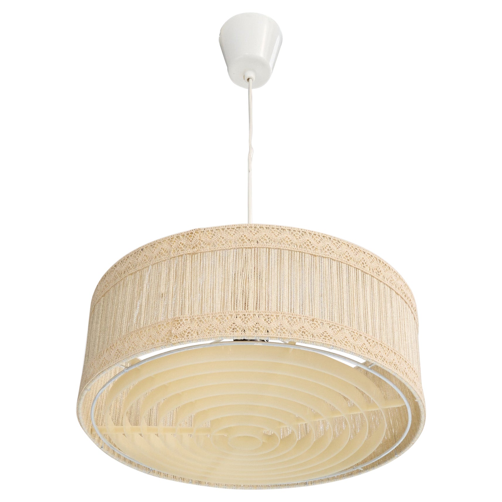 Schwedische Designerin, Pendelleuchte, Stoff, Teakholz, Kunststoff, Schweden, 1970er Jahre