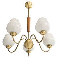 Schwedischer Designer, Kronleuchter, Messing, Holz, Glas, Schweden, 1960er Jahre