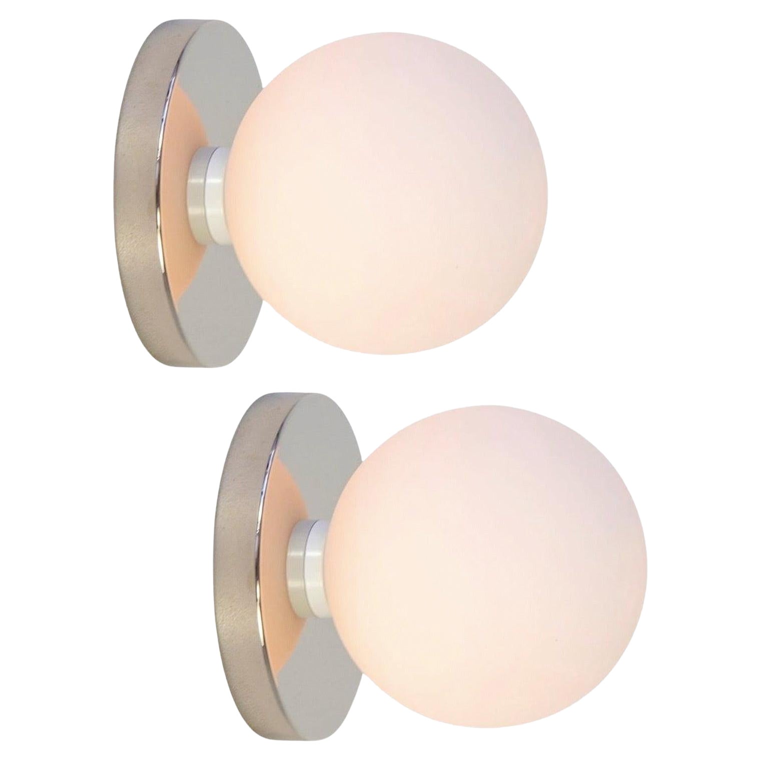 Paar Kugel-Wandleuchter von Research. Beleuchtung, Nickel, 5in-Glas, auf Bestellung gefertigt im Angebot