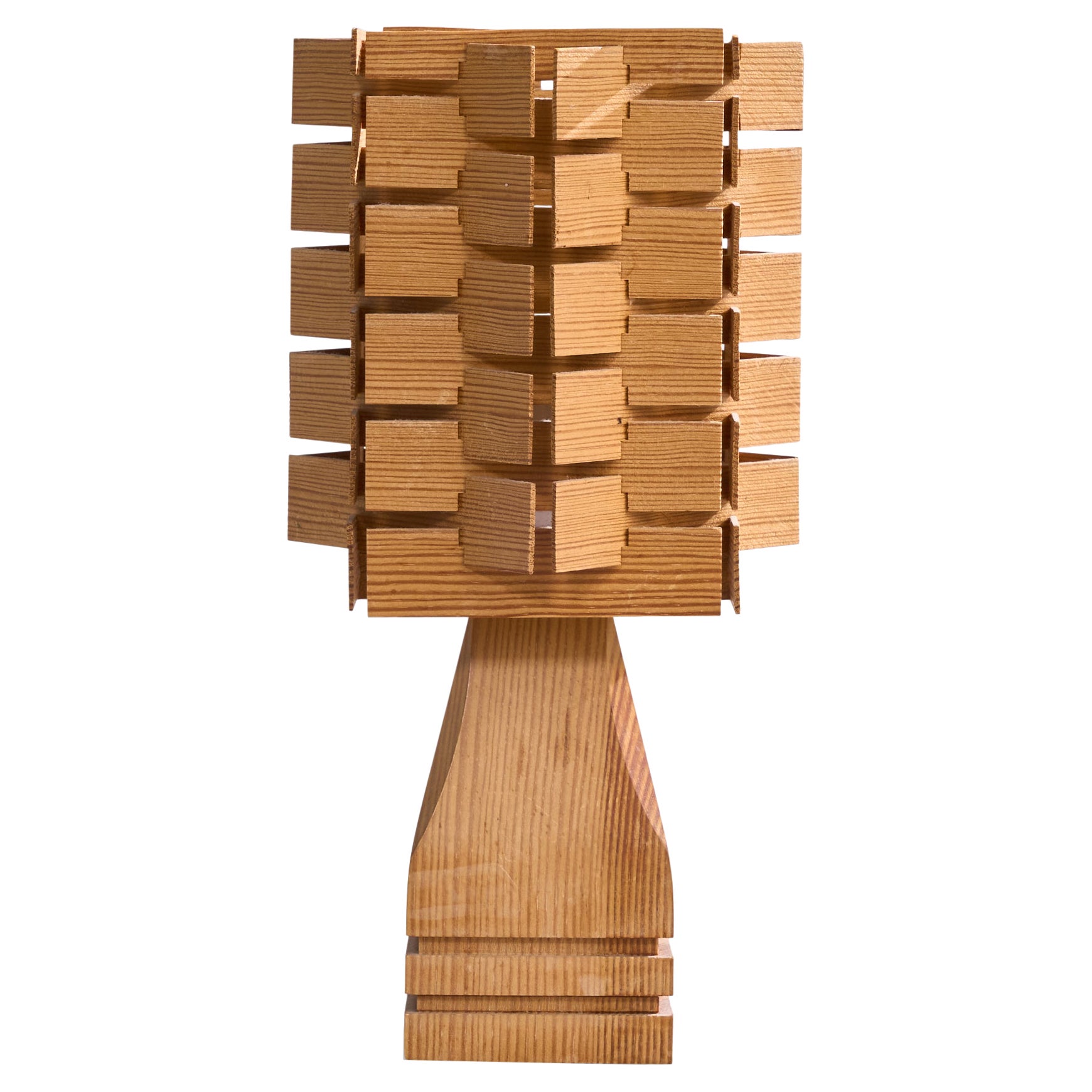 Schwedische Designerin, Tischlampe, Kiefernholz, Schweden, 1970er Jahre im Angebot
