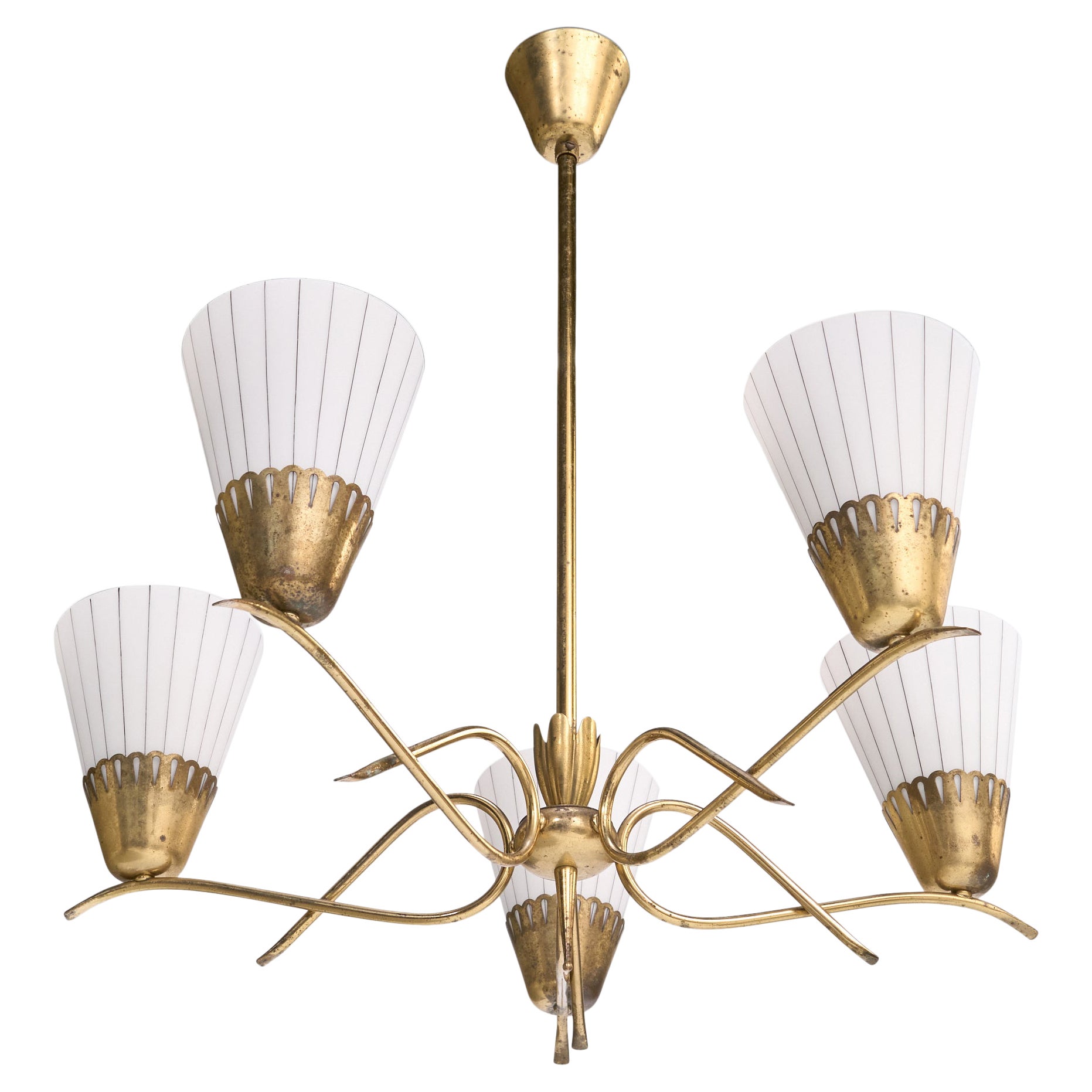 Designer suédois, lustre, laiton, verre, Suède, années 1950