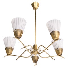 Lampadario di design svedese, ottone, vetro, Svezia, anni '1950