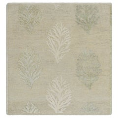 Rug & Kilim's Block Print Square Rug with Beige and Green Floral Patterns (Tapis carré à motifs floraux beige et vert)