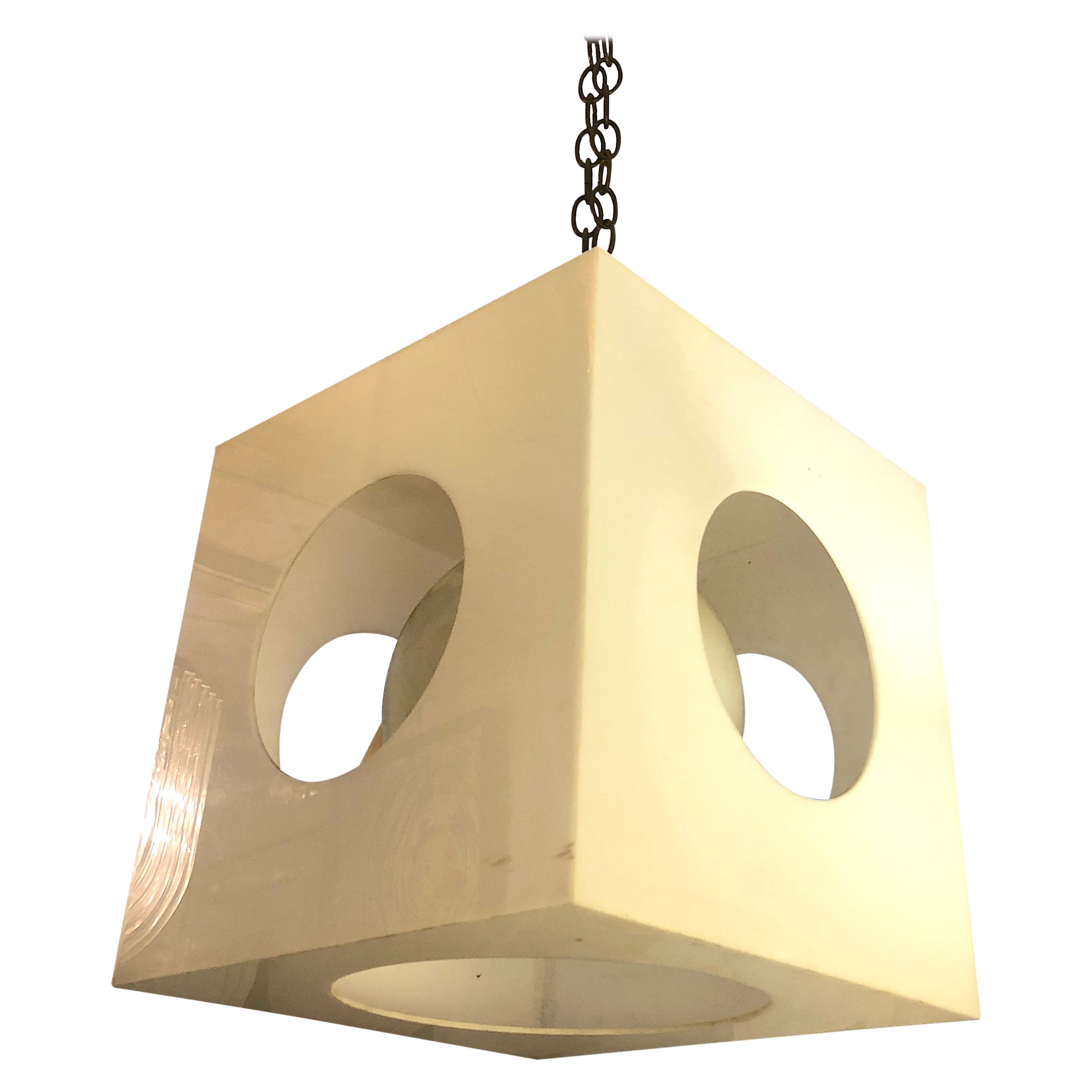Ciondolo geometrico in lucite del 1960