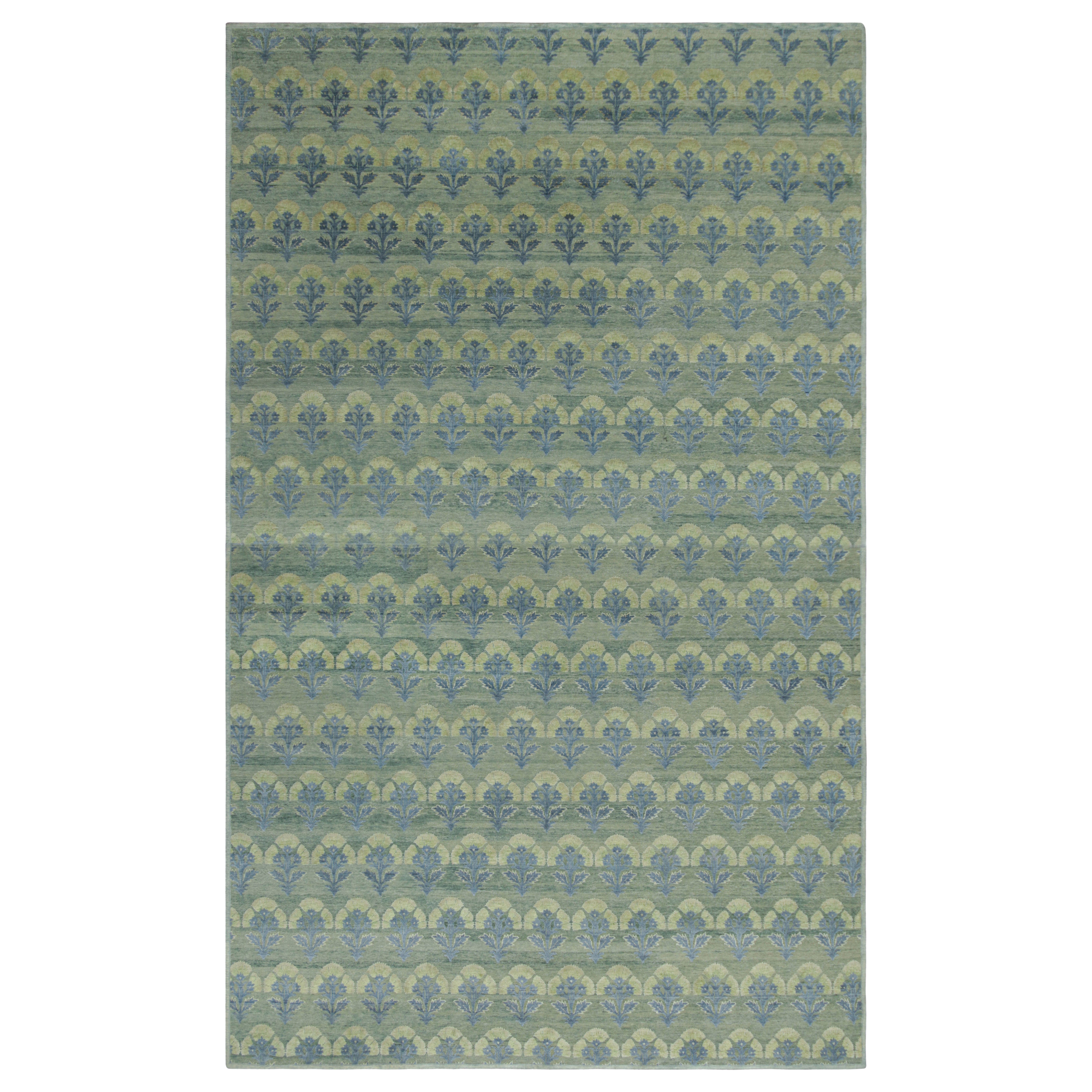 Rug & Kilim's Oversized Block Print Custom Rug Design, Blaue und Grüne Blumen
