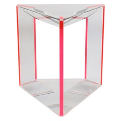 Mesa auxiliar Alexandra Von Furstenberg Trillion de acrílico rojo y transparente