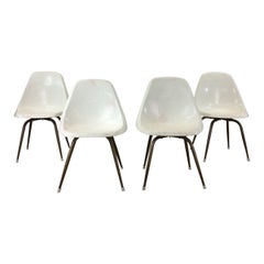 Set of 4 Mid Century Modern Molded Plastic Chairs with Swivel Base