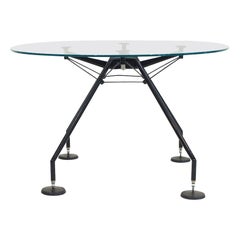 Runder Esstisch Nomos von Sir Norman Foster & Partner