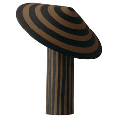 Lampe de table "danseuse" à rayures fines par Coco Flip
