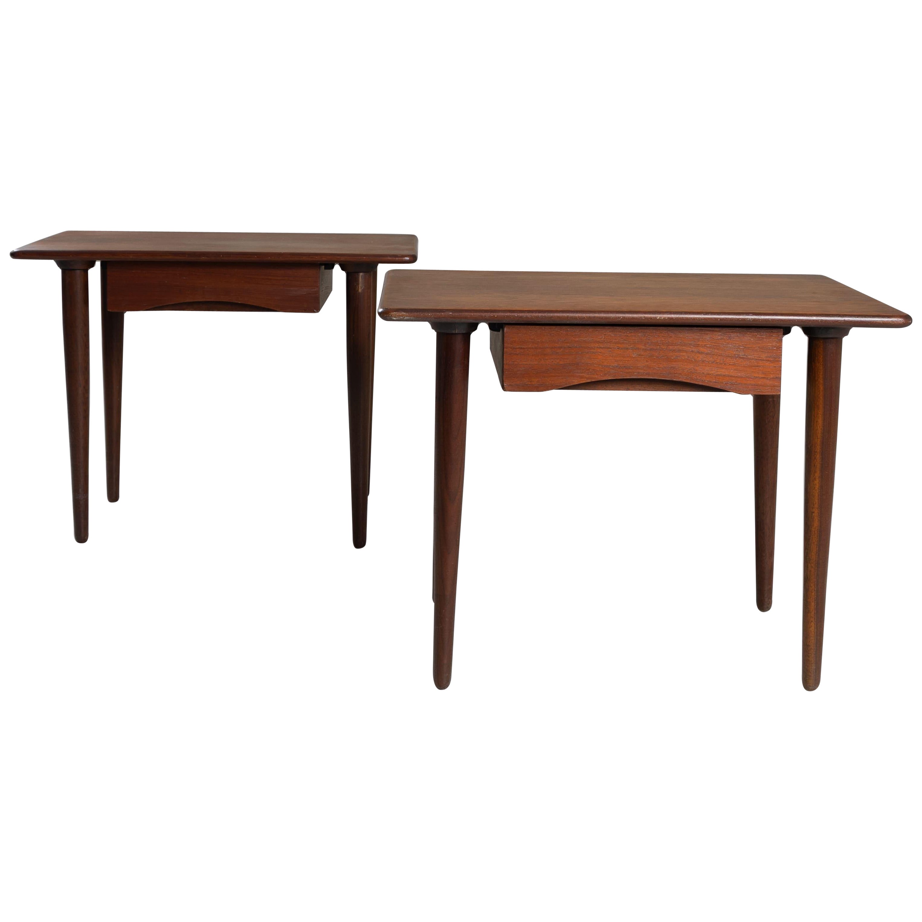 Pareja de mesillas de noche  en madera, 1960