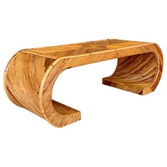 Organischer Moderner Couchtisch aus der Mitte des 20. Jahrhunderts mit Bleistift und Rattan-Rollen