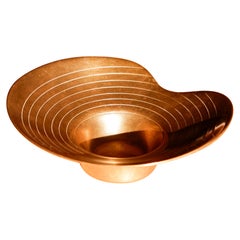 Vaso decorativo Paavo Tynell in ottone massiccio modello 13, Taito circa 1940.