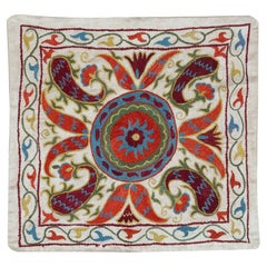 17"x18" Handbestickter Kissenbezug aus Seide und Baumwolle. Uzbek Toss-Kissenbezug