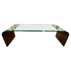 Mitte des 20. Jahrhunderts Moderner italienischer Couchtisch aus Glas und Nussbaum