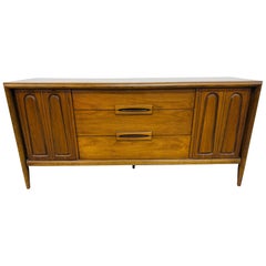 Credenza moderna di metà secolo in noce