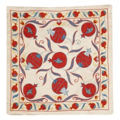 Funda de cojín moderna de seda de 20 "x19". Almohada bordada con diseño de granada