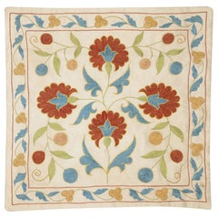 Moderner 20 Zoll x 20 Zoll großer Kissenbezug aus Seide. Besticktes Kissen. New Throw Pillow