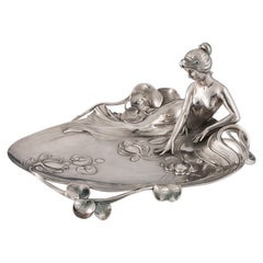 Vassoio portacarte WMF - Piatto d'argento raffigurante una donna c1905