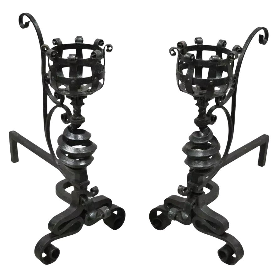 Arts and Crafts Gothic-Kamin-Feuerböcke aus Gusseisen mit Spiralschnörkeln und Schn im gotischen Stil - ein Paar