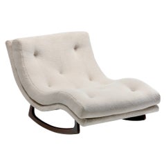 Adrian Pearsall Chaise Lounge Rocker aus blassem Sand in neuem, hellem Shearling-Kunstlederimitat