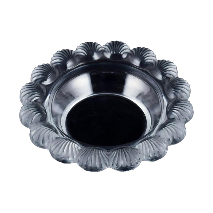 René Lalique, Frankreich. Schale „Pornic“ aus Kunstglas mit Muschelmuster